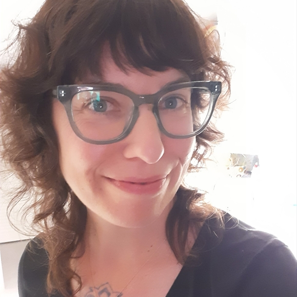 Meet your Posher, Natalie - Picture 2 of 2